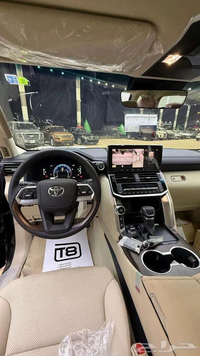 interior frontLeft
