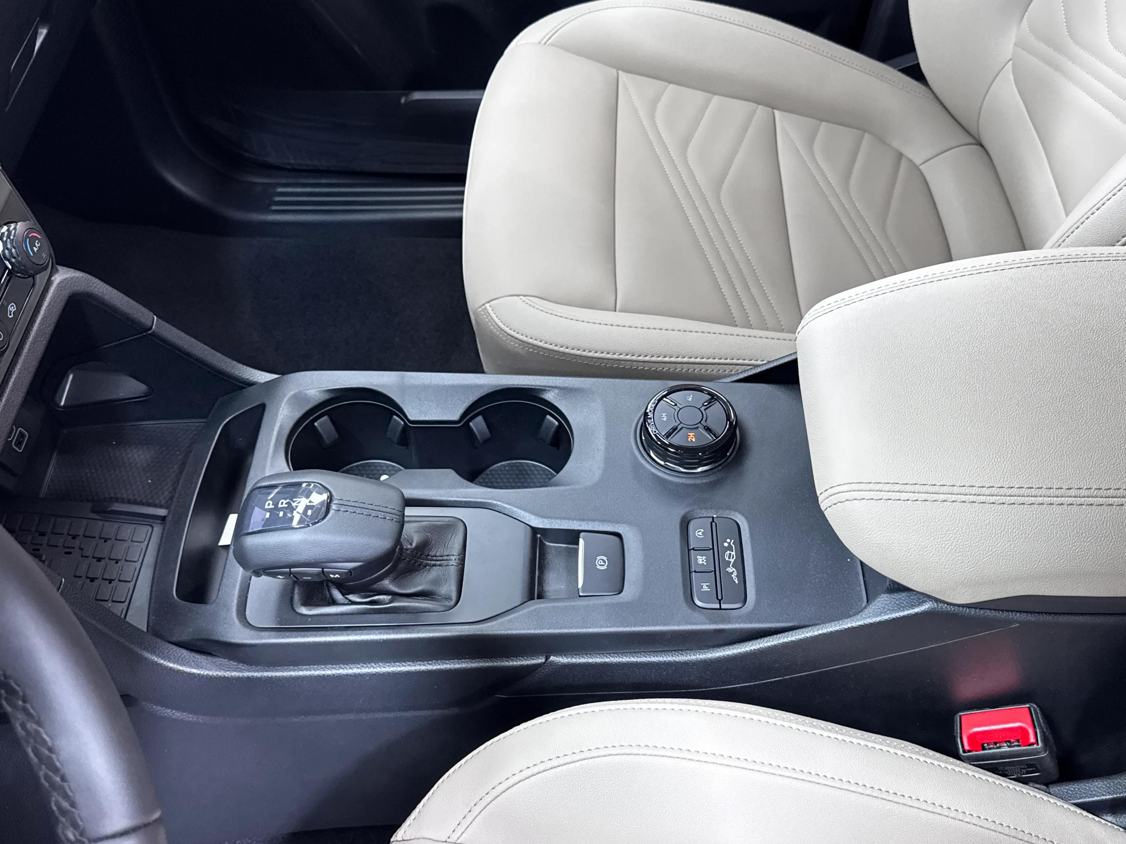 interior frontLeft