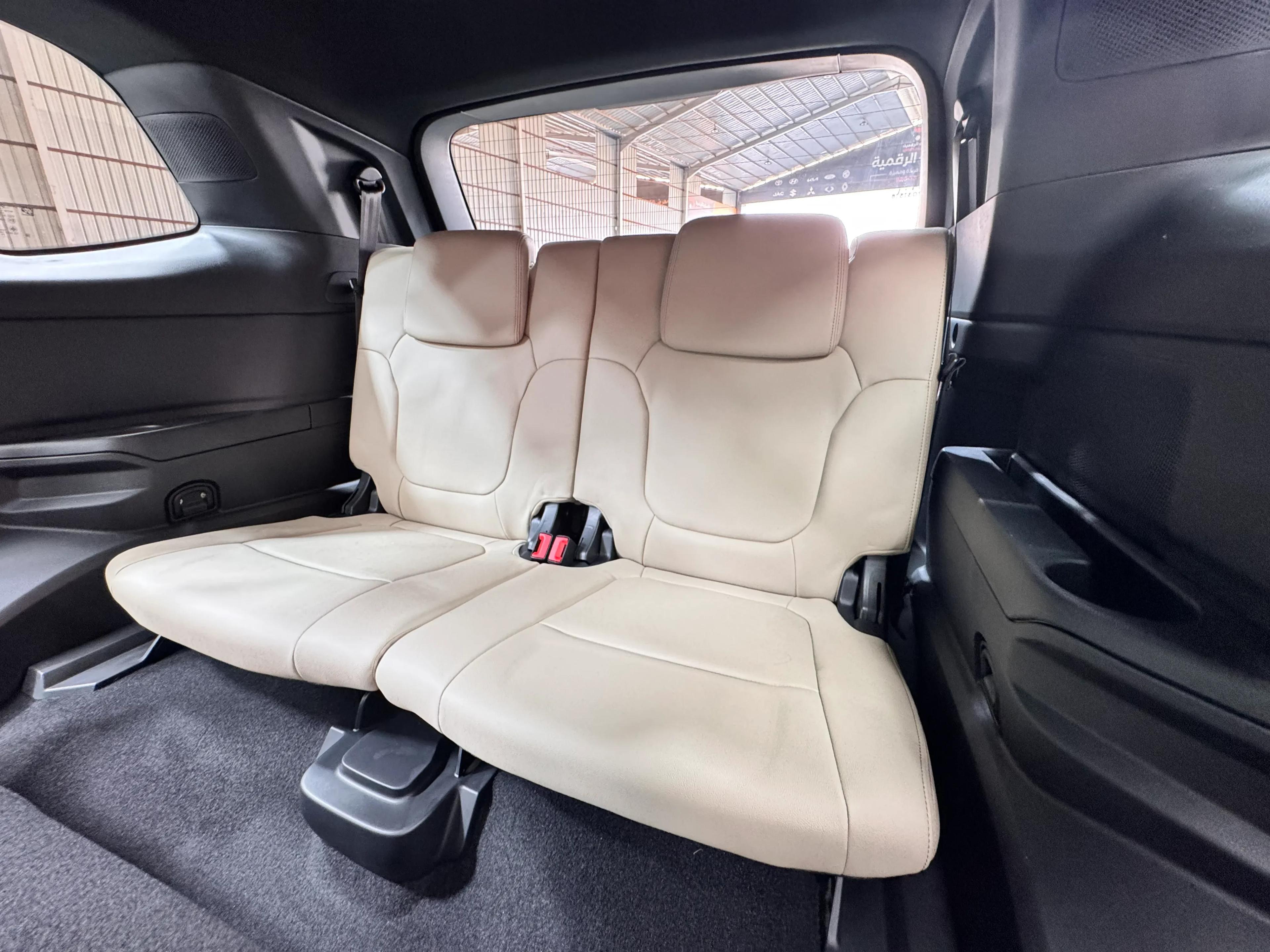 interior frontRight