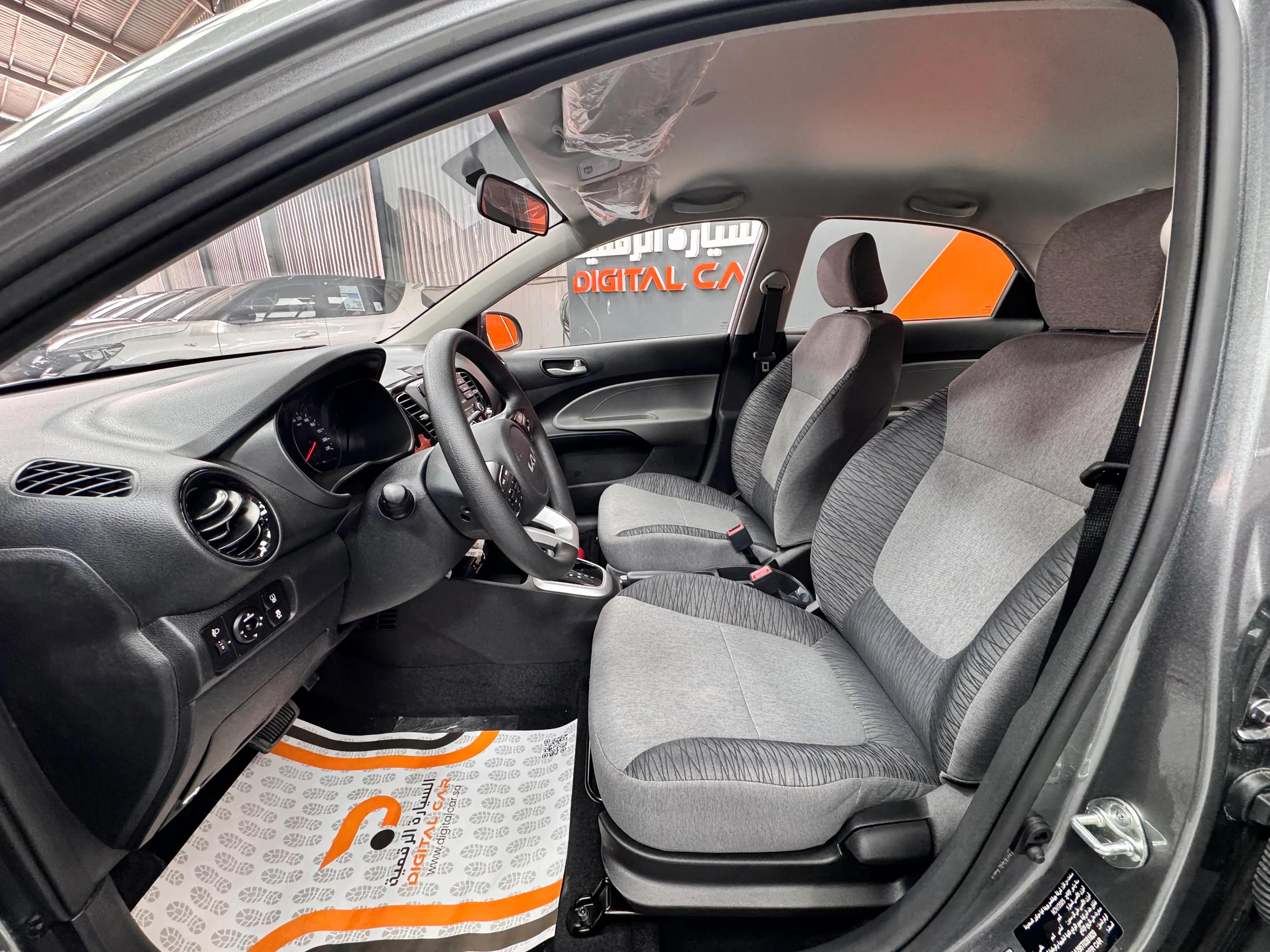 interior frontLeft