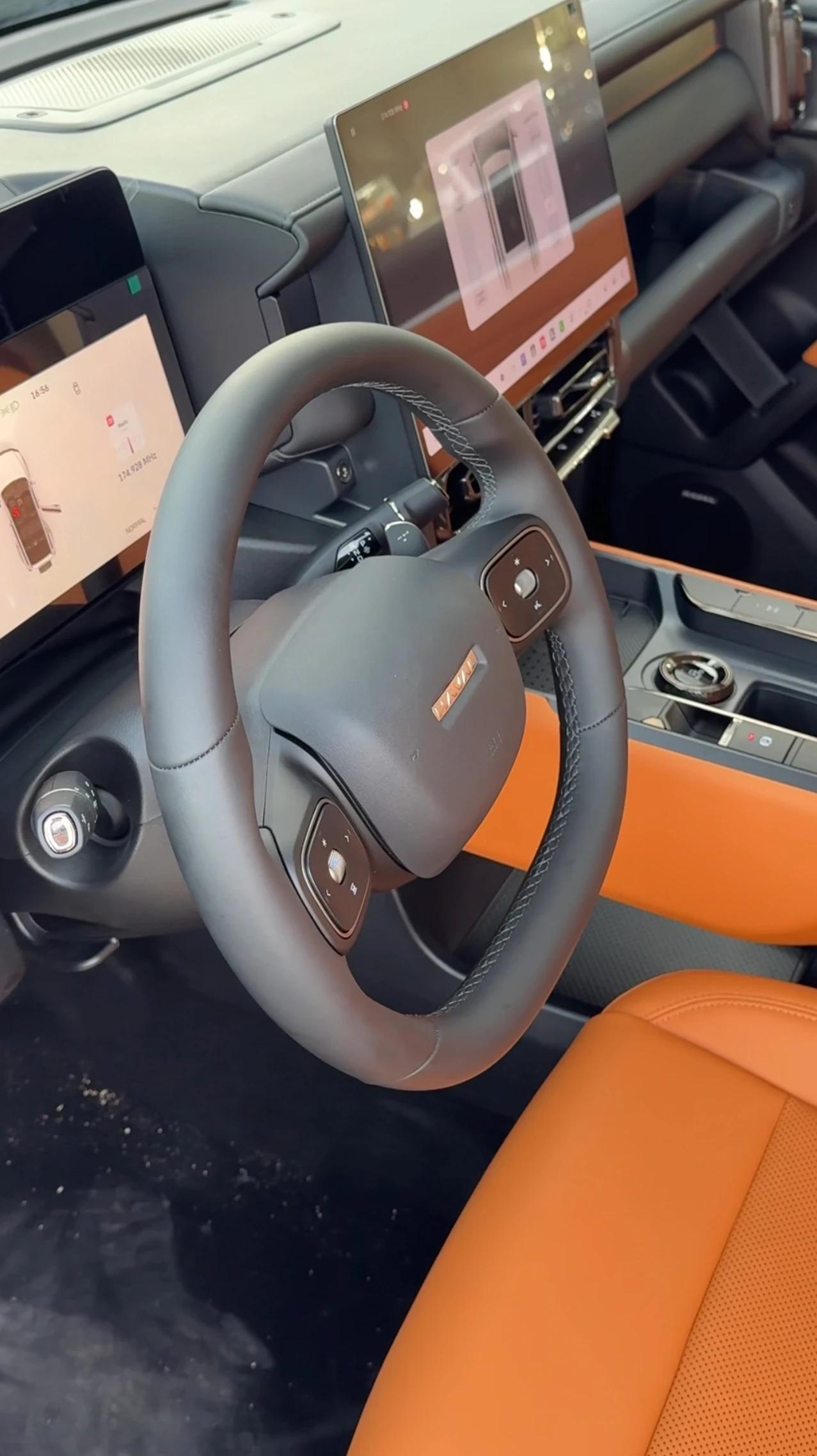 interior frontLeft